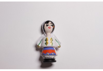 Magnet de lemn artizanal Țărăncuță